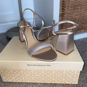 Badgley Mischka Earlene Block Heel Sandal (Champagne)